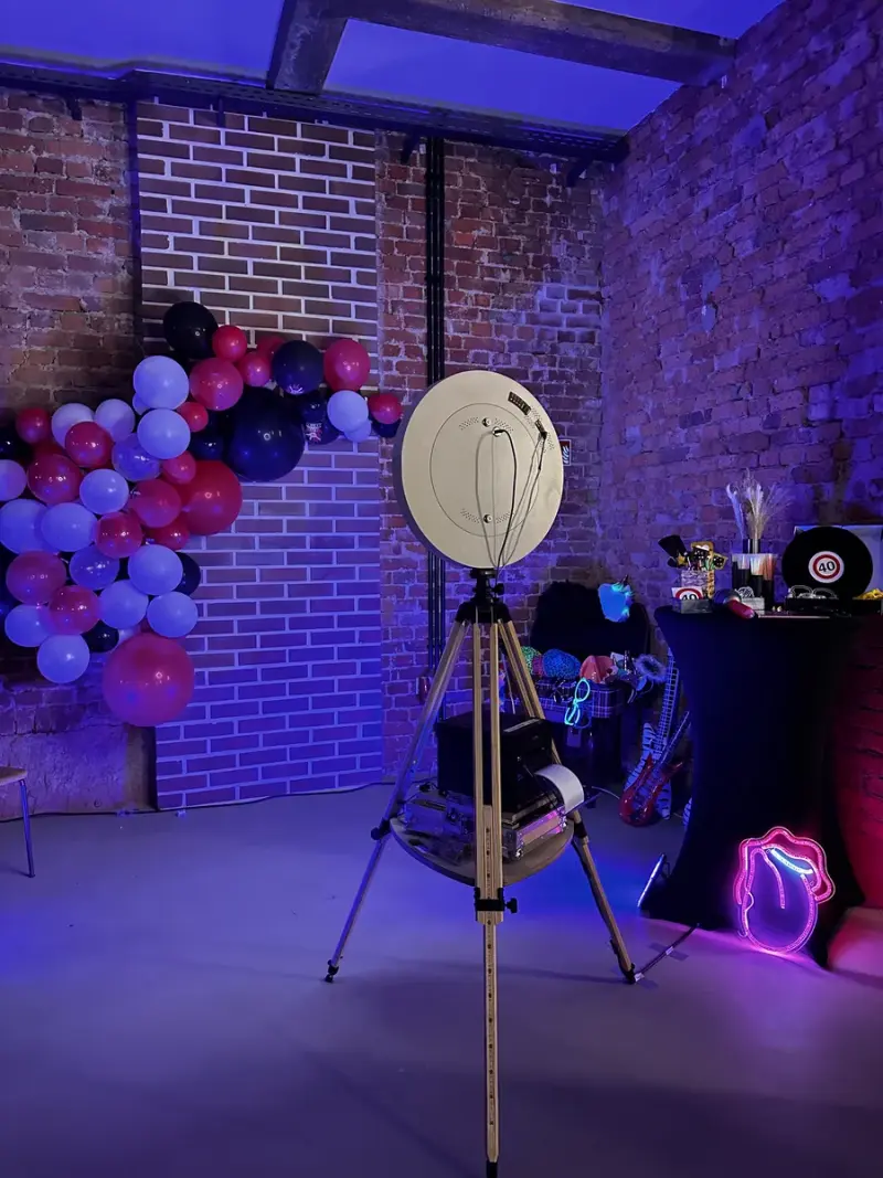 LED-Ring Fotobox mit Ballondeko auf Party
